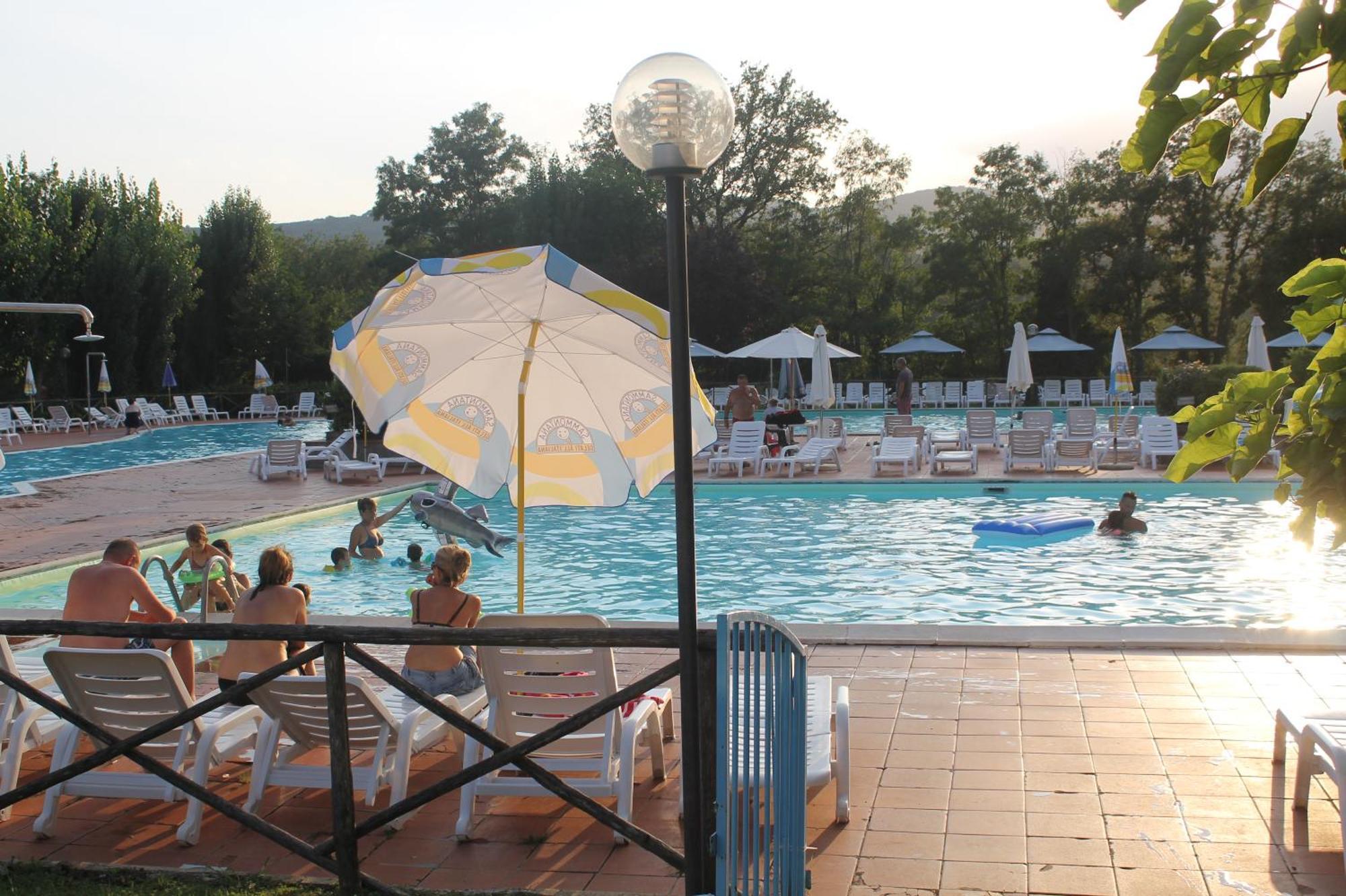 Camping Village La Chiocciola Capannole Ngoại thất bức ảnh